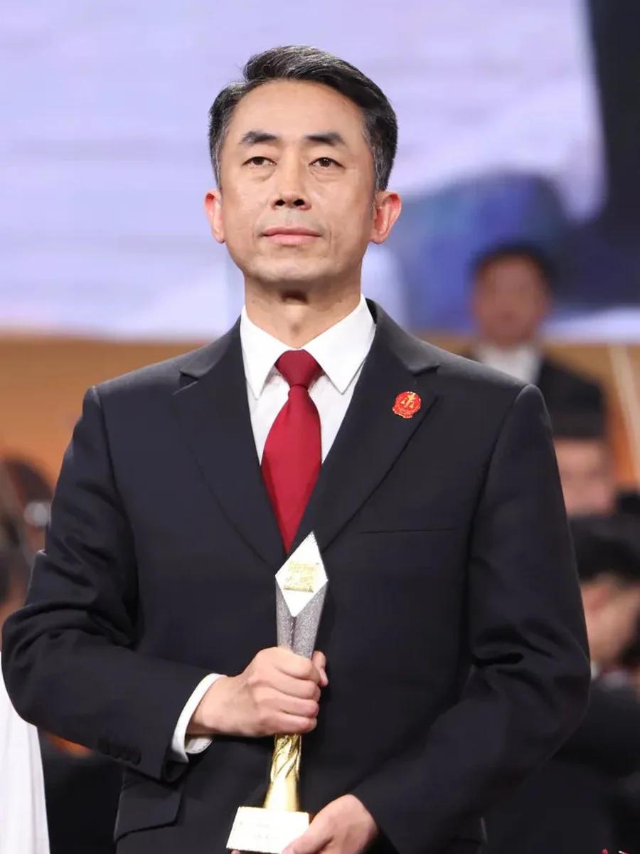丁宇翔 — 北京金融法院审判委员会委员，全国模范法官