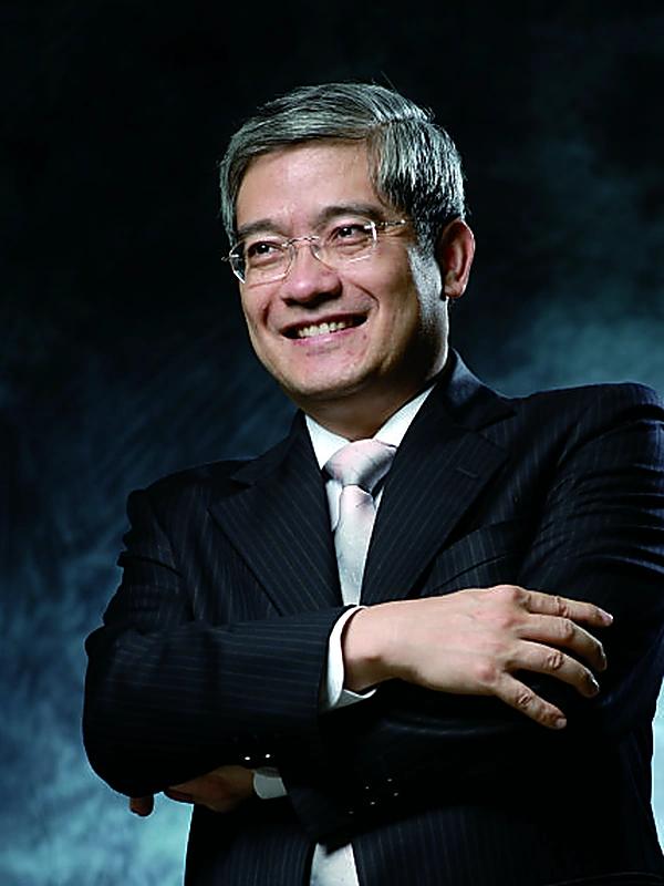 郎咸平 — 经济学家 · 财经评论员