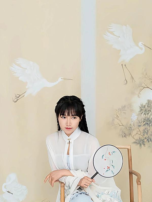 李子柒 — 短视频创作者 · 非遗文化传播者